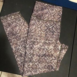 High waisted powerhold 7/8 length printed leggings